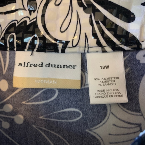 Alfred Dunner Woman Floral Sequined Jacket - Picture 3 of 5